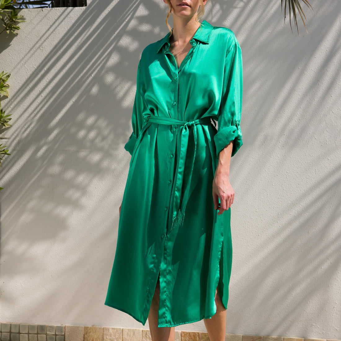 Graceful one-size silk gown with a comfortable, relaxed fit